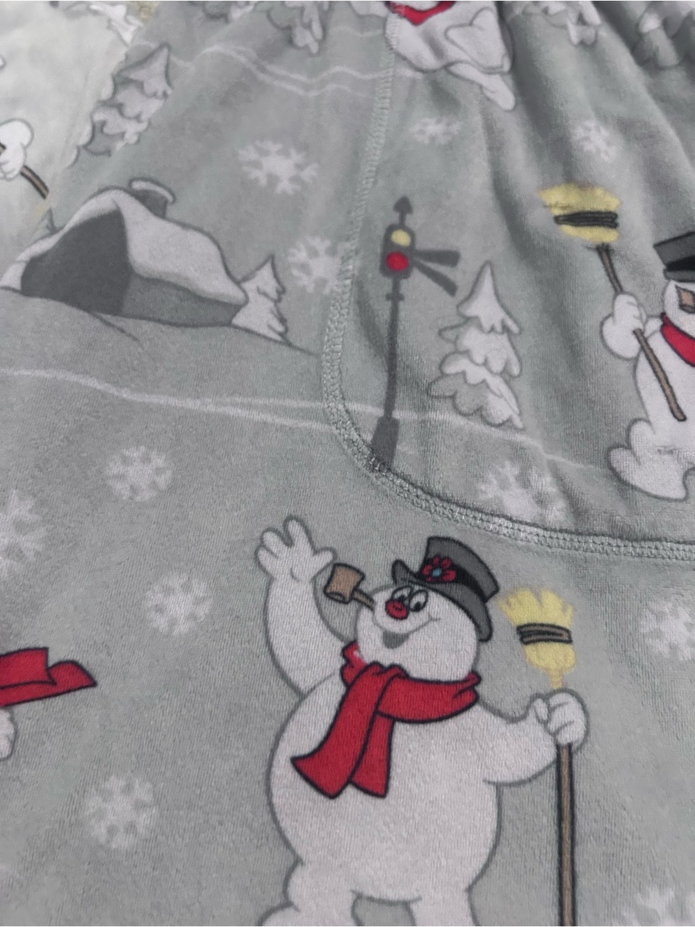 Frosty The Snowman Fleece Gray Pajama Pants with Snowman Print. Size XL - Picture 3 of 9